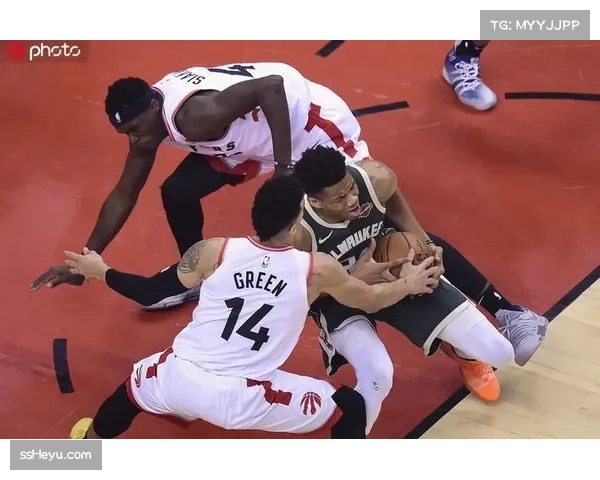 猛龙主场气势如虹 大胜雄鹿展现东部竞争实力